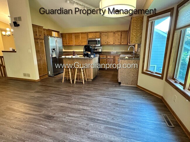 4090 Deerwood Trail in Eagan, MN - Building Photo - Building Photo