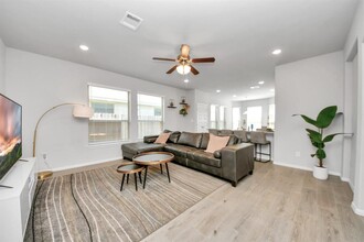 24319 Wild Bramble Ln in Katy, TX - Foto de edificio - Building Photo