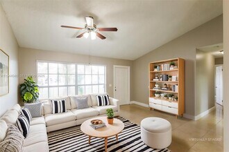 8410 NW 27th Pl in Sunrise, FL - Building Photo - Building Photo