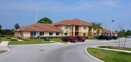 Pelican Isles Apartments in Sebastian, FL - Foto de edificio - Building Photo