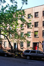 348 W 15th St in New York, NY - Building Photo - Building Photo