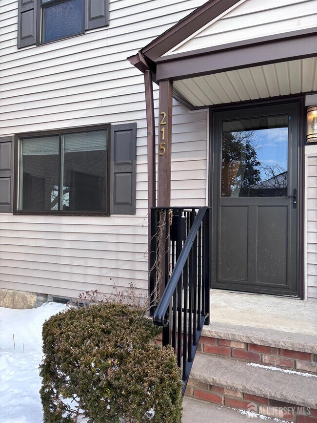 215 Rose St in Metuchen, NJ - Building Photo - Building Photo