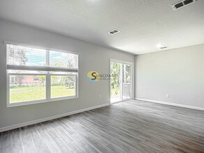 108 Lynbrook Dr, Unit B in Palm Coast, FL - Foto de edificio - Building Photo