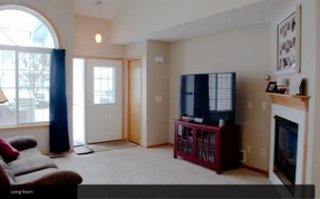 2212 Salvia Ln in Hudson, WI - Foto de edificio - Building Photo