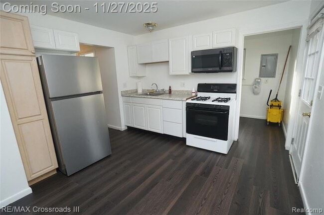 11012 Jackson St in Belleville, MI - Foto de edificio - Building Photo