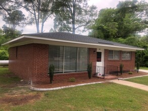 208 S Center St in La Grange, NC - Building Photo - Building Photo