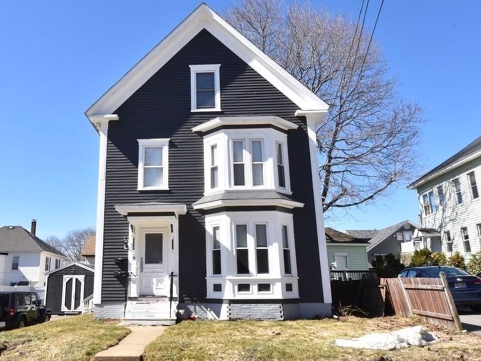 19 Lincoln St in Gardner, MA - Building Photo