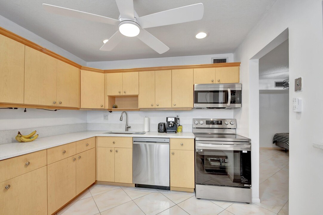 459 Piedmont J in Delray Beach, FL - Building Photo