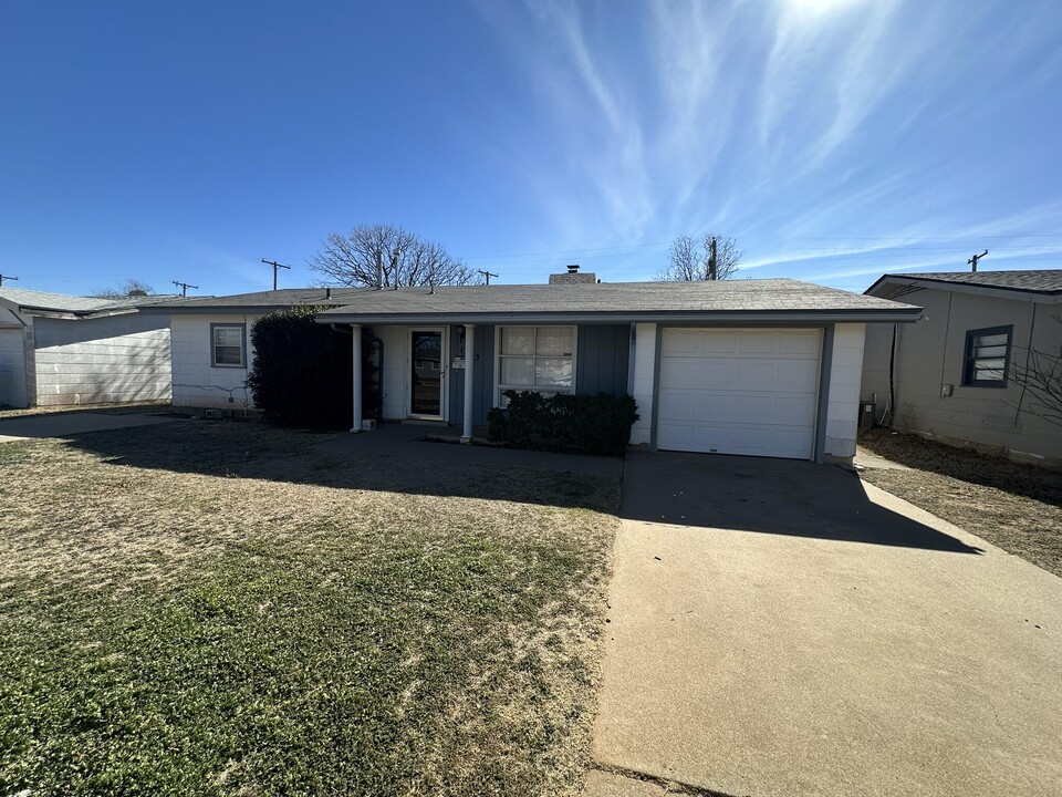 1333 62nd St in Lubbock, TX - Building Photo