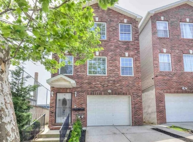 431 Bramhall Ave, Unit 2nd Floor