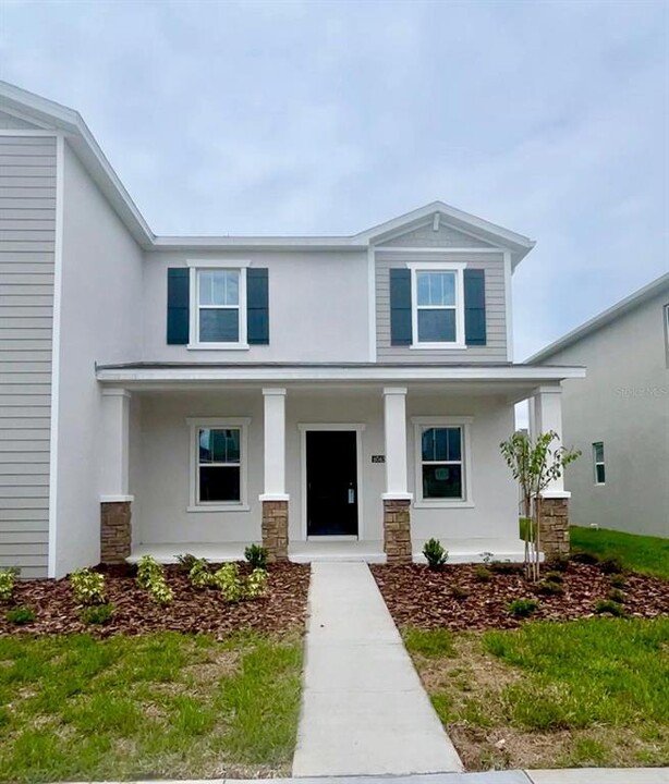 6065 Blissful St in Clermont, FL - Foto de edificio