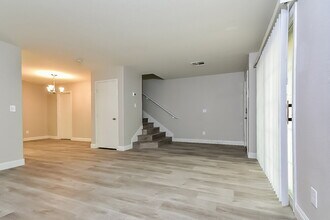 5359 Hanging Tree Ln in Las Vegas, NV - Building Photo - Building Photo