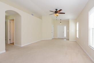 2205 Colville Chase Dr in Ruskin, FL - Building Photo - Building Photo
