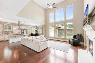 6240 San Felipe St in Houston, TX - Foto de edificio - Building Photo