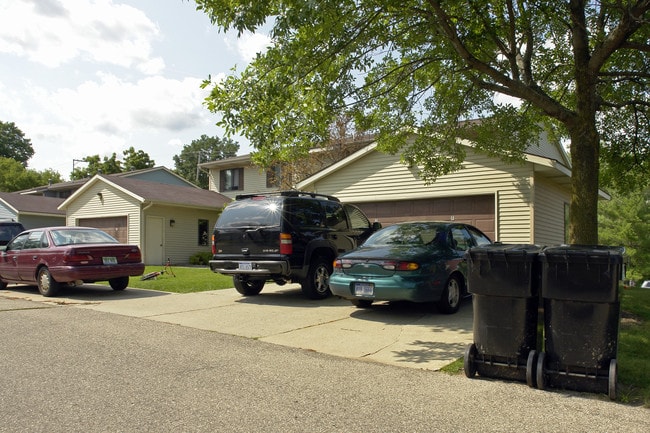 Rockford Ridge Apartments in Rockford, MI - Building Photo - Building Photo