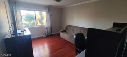 5 Tower Rd in Livingston, NJ - Building Photo - Building Photo