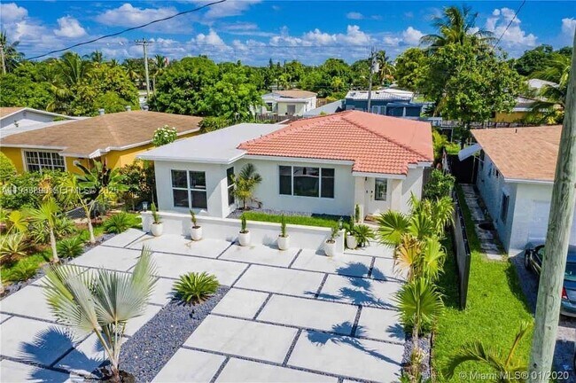 1731 NE 172nd St in North Miami Beach, FL - Building Photo - Building Photo