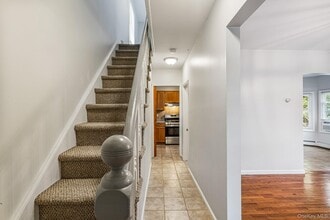 9 Underhill Ave in Locust Valley, NY - Building Photo - Building Photo