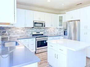 818 Navigator Way in Oxnard, CA - Building Photo - Building Photo