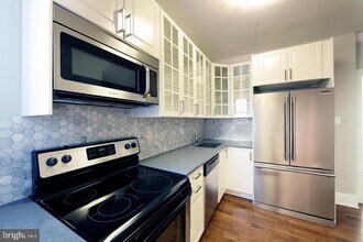 335 W Girard Ave in Philadelphia, PA - Building Photo - Building Photo