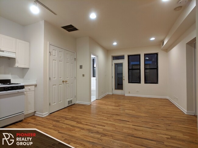 912 W Dakin St, Unit 917-304