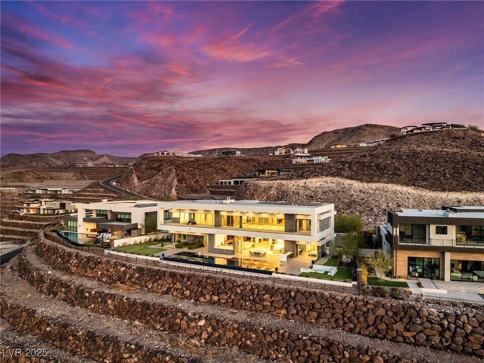 5 Rockstream Dr in Henderson, NV - Building Photo