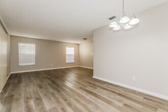 504 Mahogany Dr in Seffner, FL - Building Photo - Building Photo
