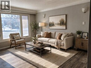 307 Dunsmure Rd in Hamilton, ON - Building Photo - Building Photo