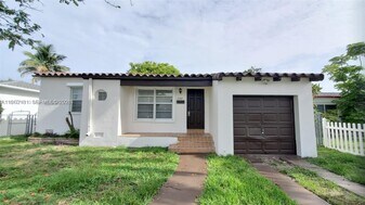 2322 Wilson St in Hollywood, FL - Building Photo