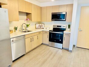 7000 Hawaii Kai Dr, Unit PH311 in Honolulu, HI - Foto de edificio - Building Photo