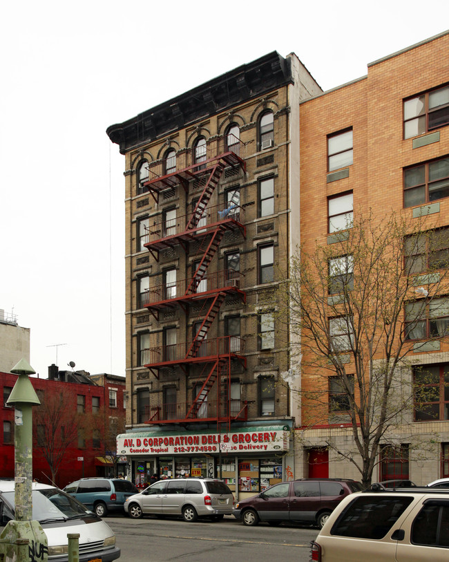 327 E Third St in New York, NY - Foto de edificio - Building Photo