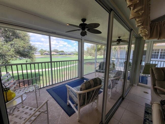 8371 Grand Palm Dr, Unit 3 in Estero, FL - Foto de edificio - Building Photo