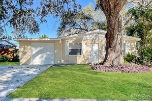 5551 82nd Ave N in Pinellas Park, FL - Building Photo