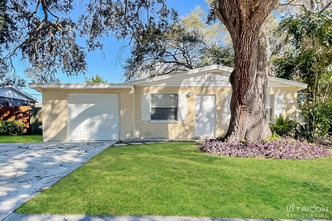 5551 82nd Ave N in Pinellas Park, FL - Building Photo