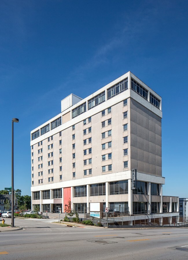 Park Plaza Condominiums in Omaha, NE - Building Photo - Building Photo