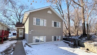 1033 21st Ave SE in Minneapolis, MN - Building Photo