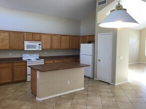 1843 S 105th Dr in Tolleson, AZ - Foto de edificio - Building Photo