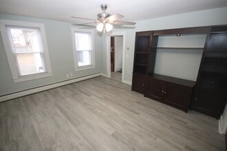 43 Congregational St, Unit 1 in Bristol, RI - Building Photo - Building Photo