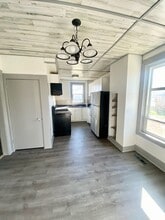 2502 E Hartson Ave, Unit 1 in Spokane, WA - Building Photo - Building Photo