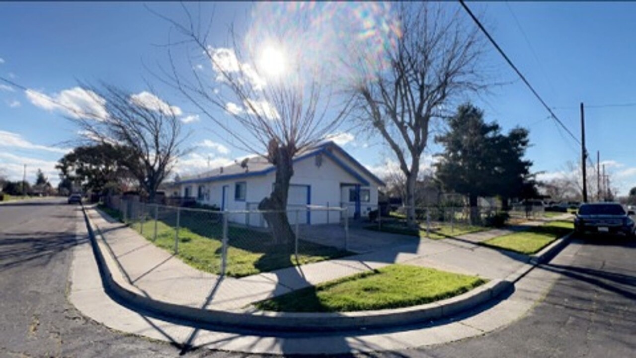 1098 E 23rd St in Merced, CA - Building Photo