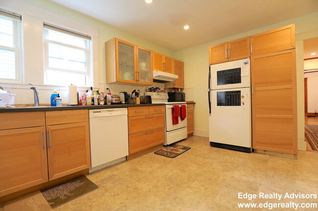 118 Nonantum St, Unit 1