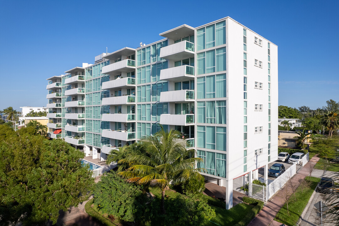 Vernon Arms Apartments in Miami Beach, FL - Building Photo