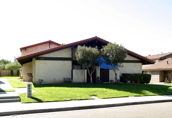 2630-2638 Phipps Ave in Simi Valley, CA - Foto de edificio - Building Photo