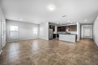 311 Chesterfield Drive in Kyle, TX - Foto de edificio - Building Photo