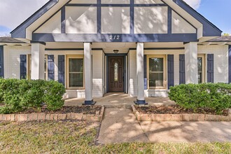 212 E Castle Harbour Dr in Friendswood, TX - Building Photo - Building Photo