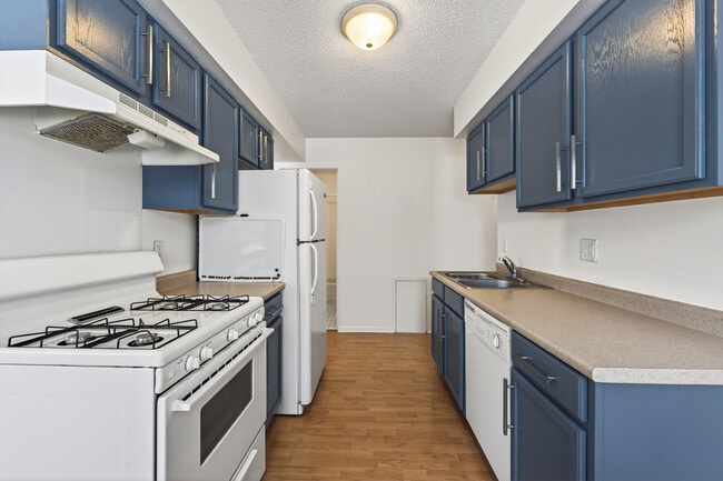 property at 2740 Rosalyn Ct