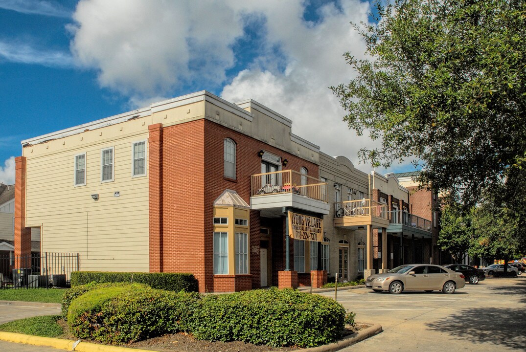 Lyons Village in Houston, TX - Building Photo