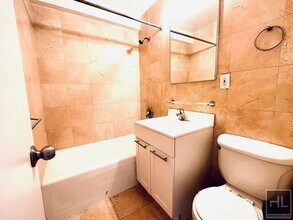 Fourth Avenue, Unit 14L in New York, NY - Foto de edificio - Building Photo