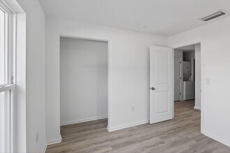 209 Orange Ave in Fort Pierce, FL - Building Photo - Building Photo