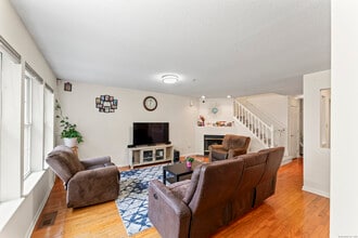 629 Danbury Rd in Ridgefield, CT - Building Photo - Building Photo
